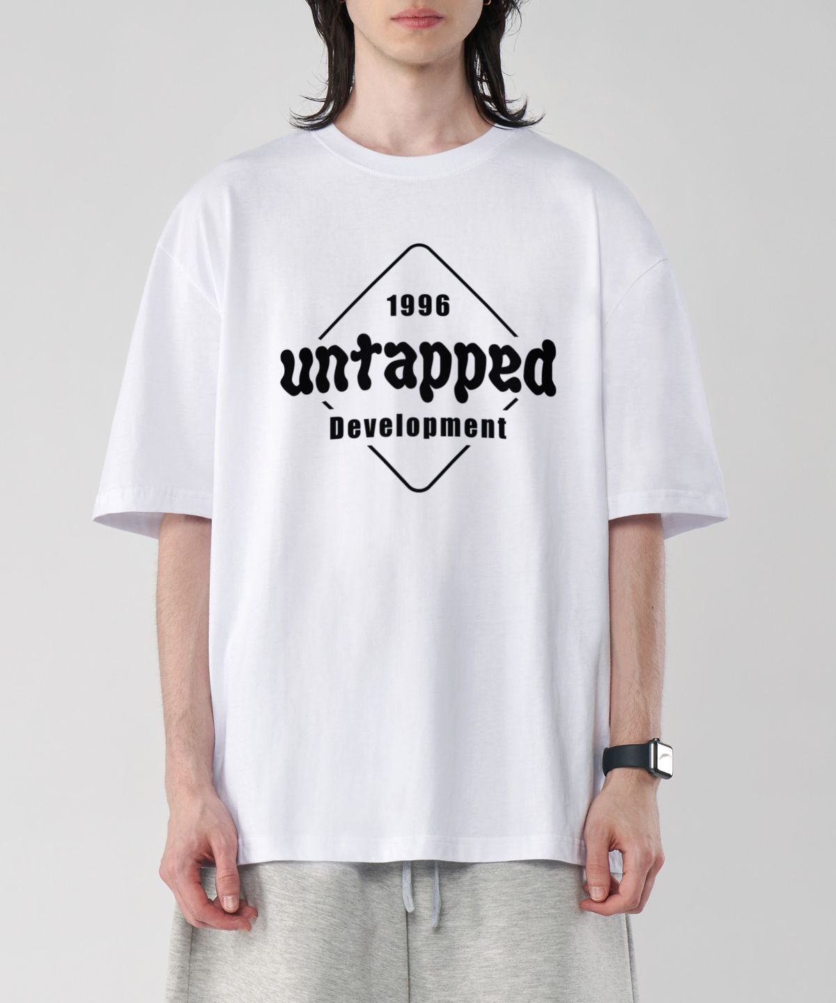 언탭트 스튜디오(UNTAPPED STUDIO) 스퀘어 시그니처 퓨어코튼 빅 오버핏 반팔 티셔츠 2 COLOR