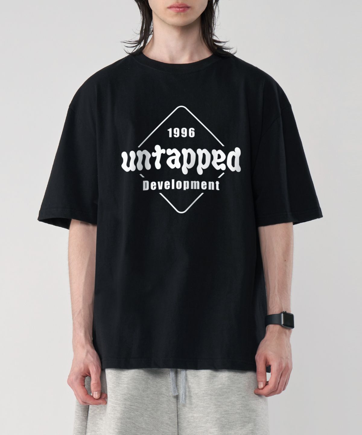 언탭트 스튜디오(UNTAPPED STUDIO) 스퀘어 시그니처 퓨어코튼 빅 오버핏 반팔 티셔츠 2 COLOR
