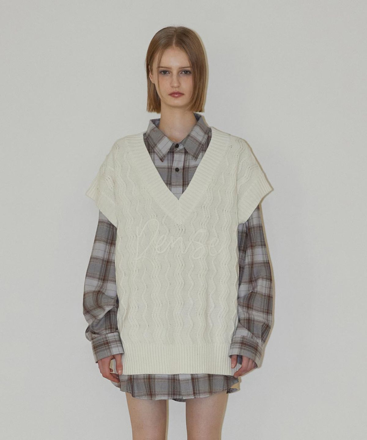 렌세(RENSE) Lettering Cable Over Knit Vest Ivory