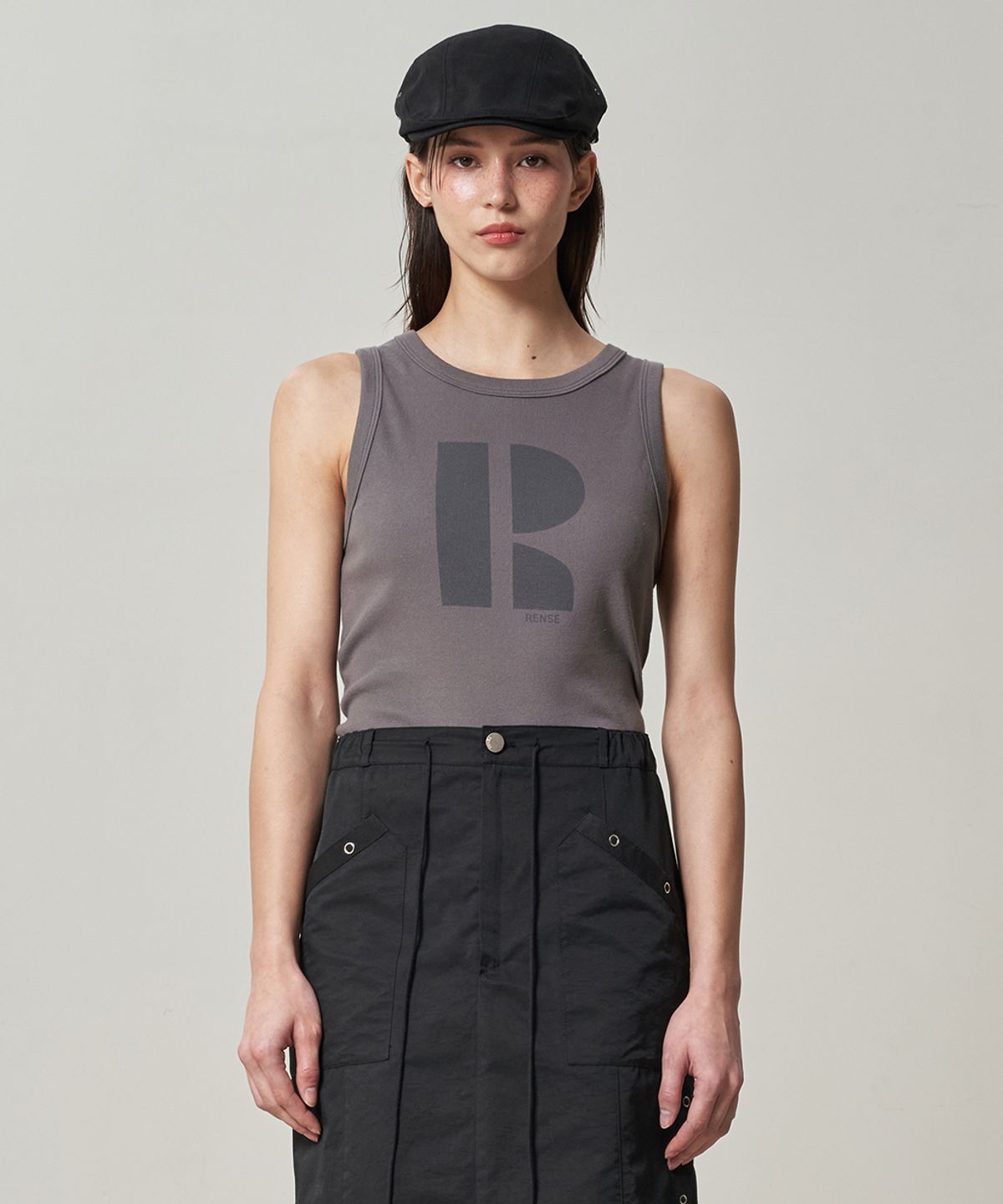 렌세(RENSE) Tone on Tone Logo Sleeveless Charcoal