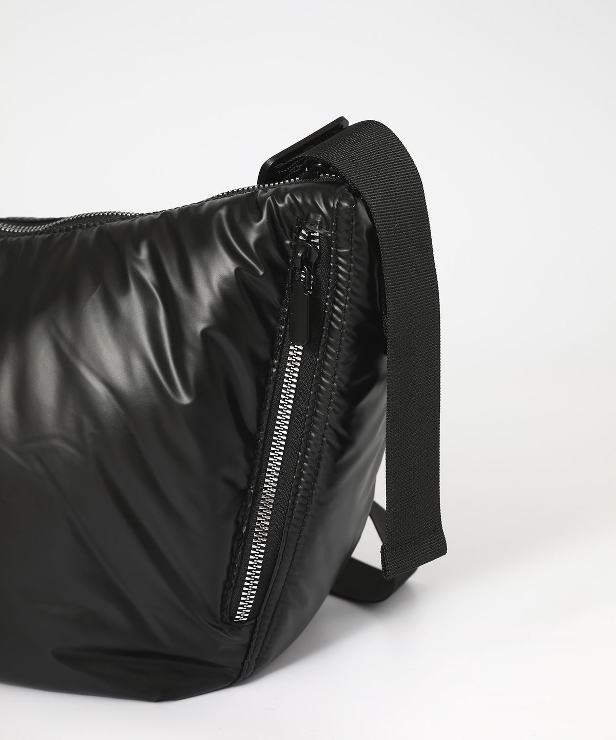 옐로우스톤(YELLOWSTONE) Curved Hobo Cross bag - Black