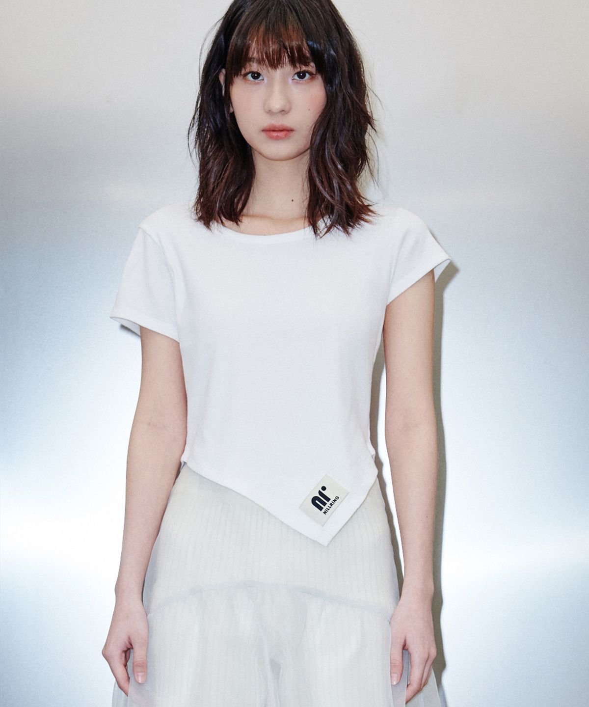 닐링(NILLRING) T11.00 Unbalanced Short-sleeved T-shirt