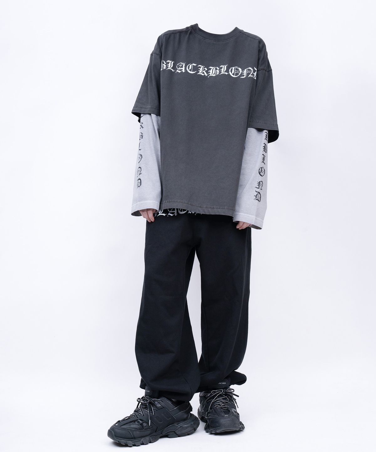블랙블론드(BLACKBLOND) 비비디 크러쉬드 페이쓰 피그먼트 반팔티 (차콜)