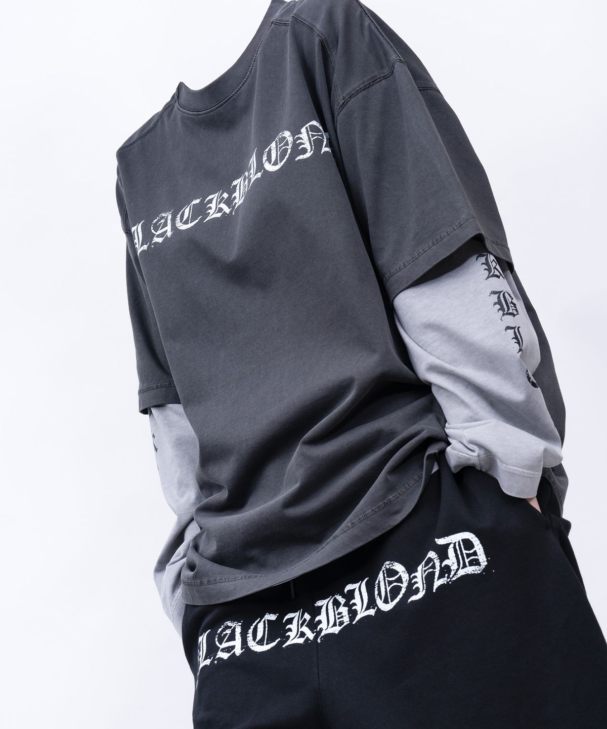 블랙블론드(BLACKBLOND) 비비디 크러쉬드 페이쓰 피그먼트 반팔티 (차콜)