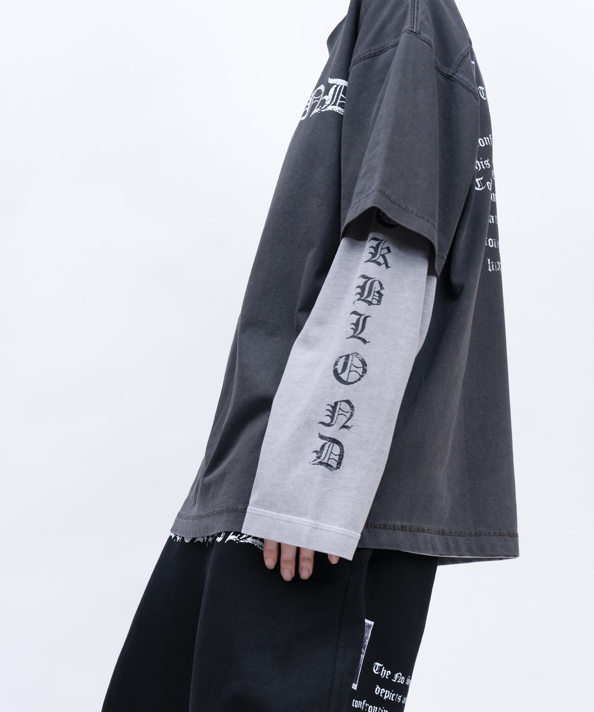 블랙블론드(BLACKBLOND) 비비디 크러쉬드 페이쓰 피그먼트 반팔티 (차콜)