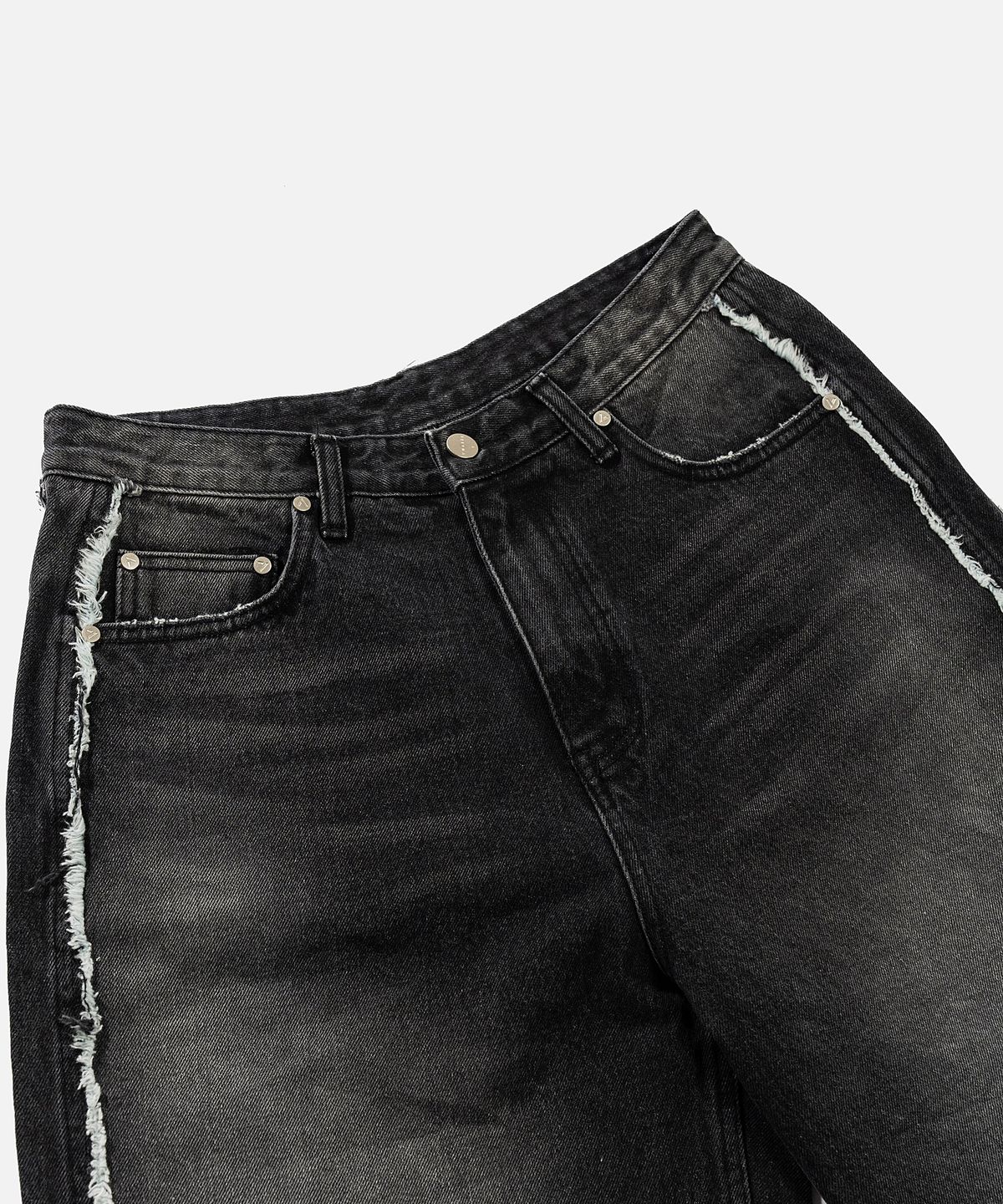 바스틱(VASTIC) 사이드 컷 오프 데님 하프 팬츠_블랙