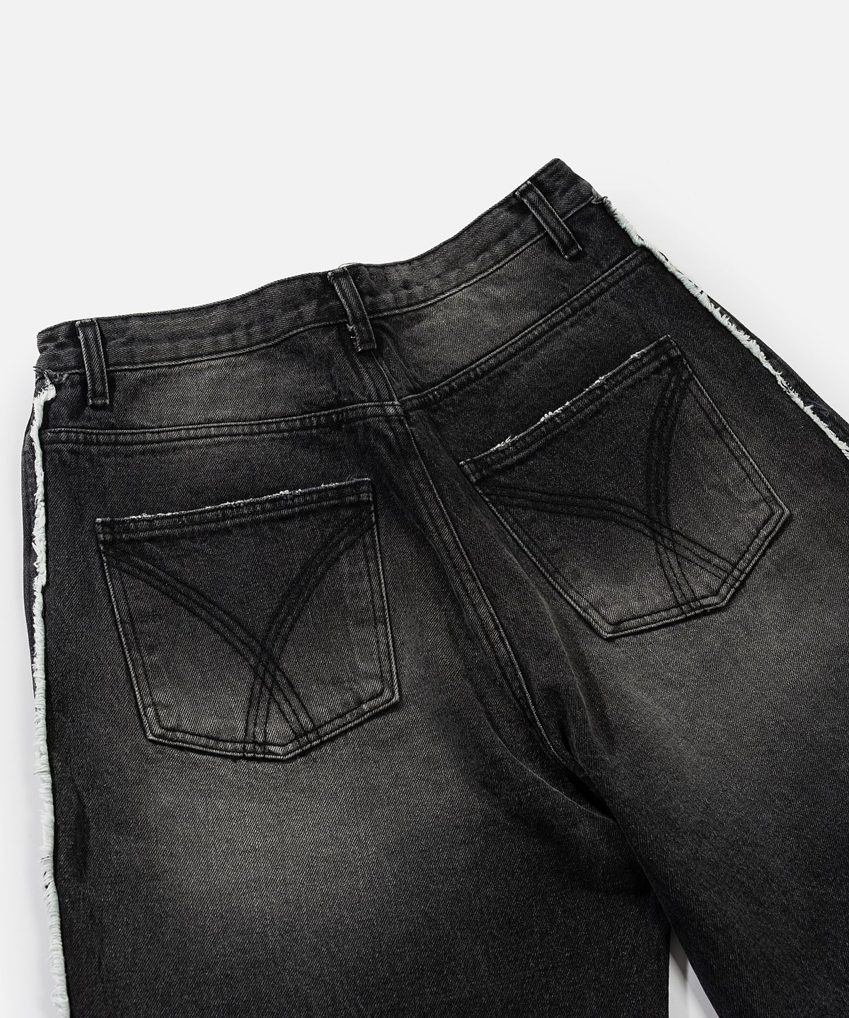 바스틱(VASTIC) 사이드 컷 오프 데님 하프 팬츠_블랙