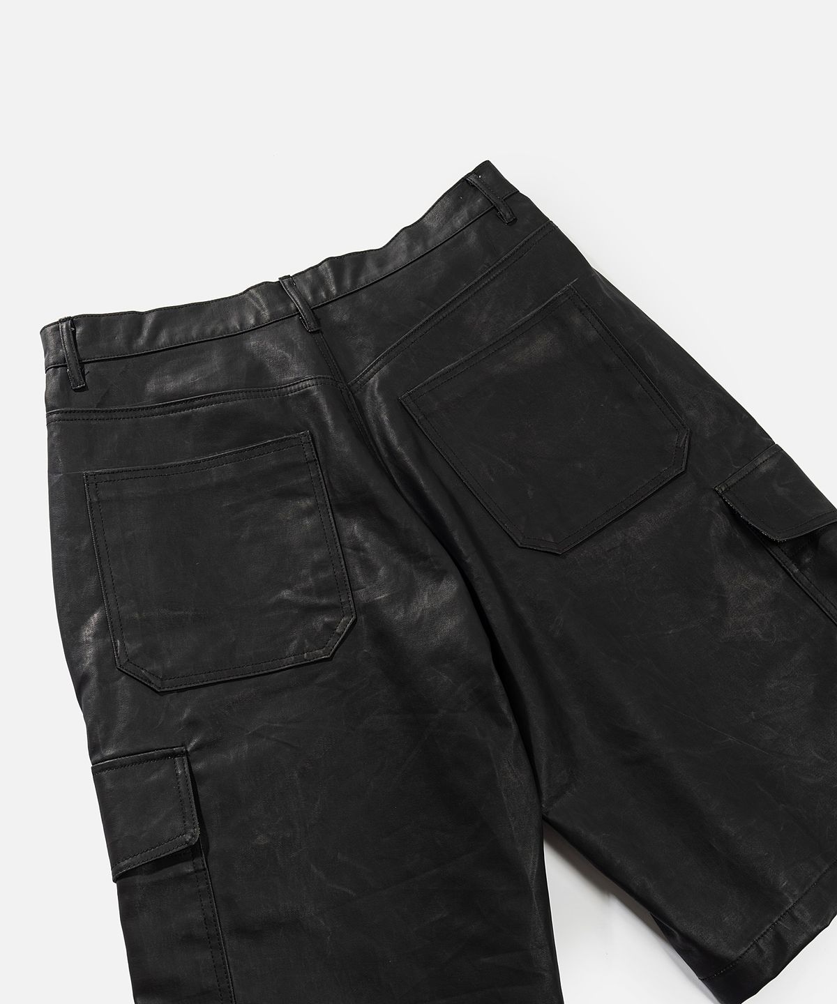바스틱(VASTIC) 와이드 카고 코팅 하프 팬츠_블랙
