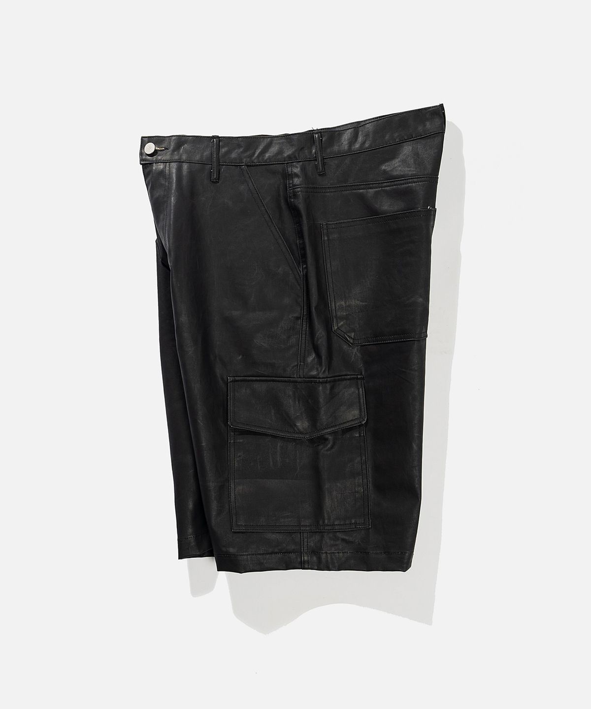 바스틱(VASTIC) 와이드 카고 코팅 하프 팬츠_블랙