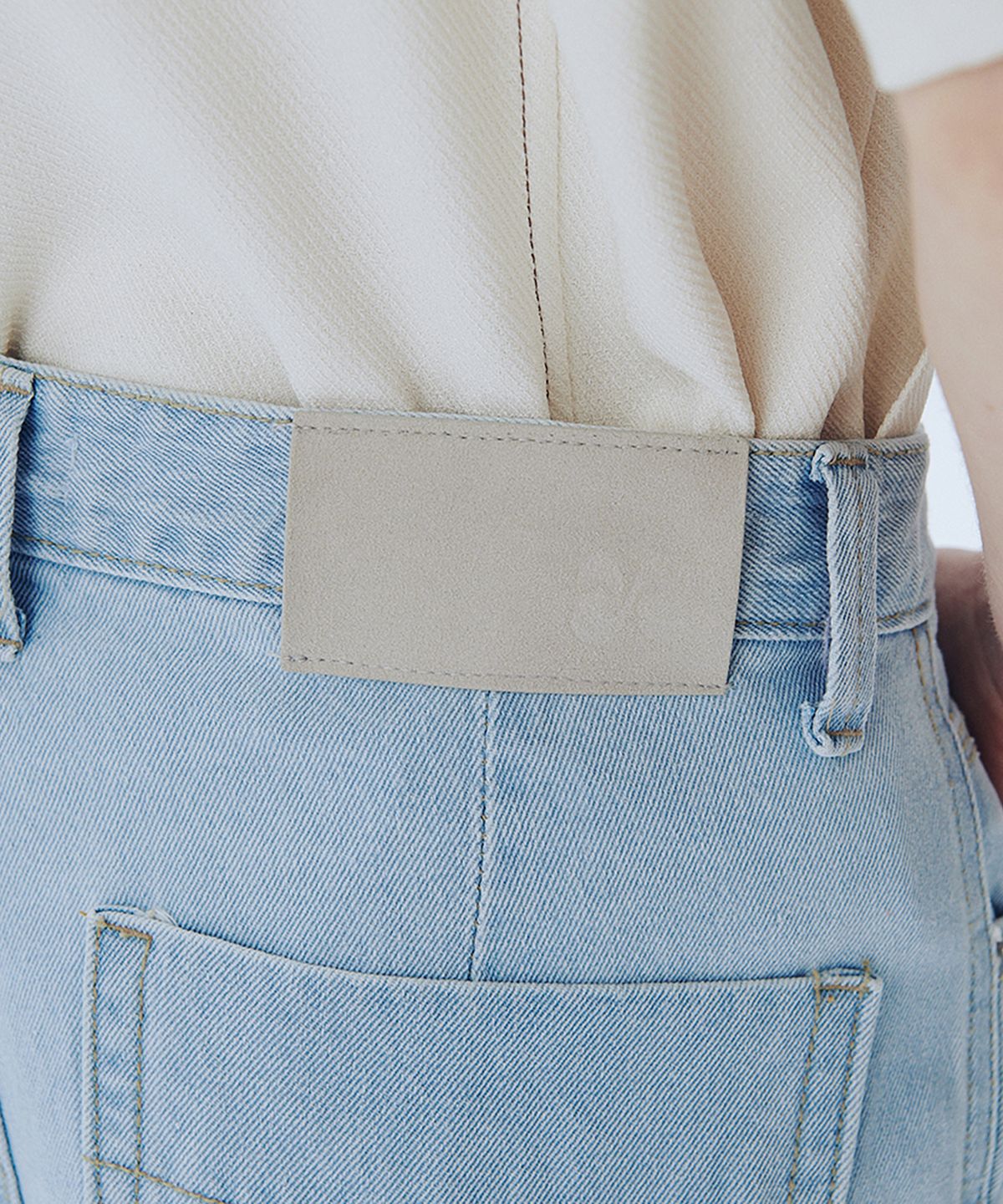 아위(AHWE) Tucked Denim Pants_LIGHT BLUE