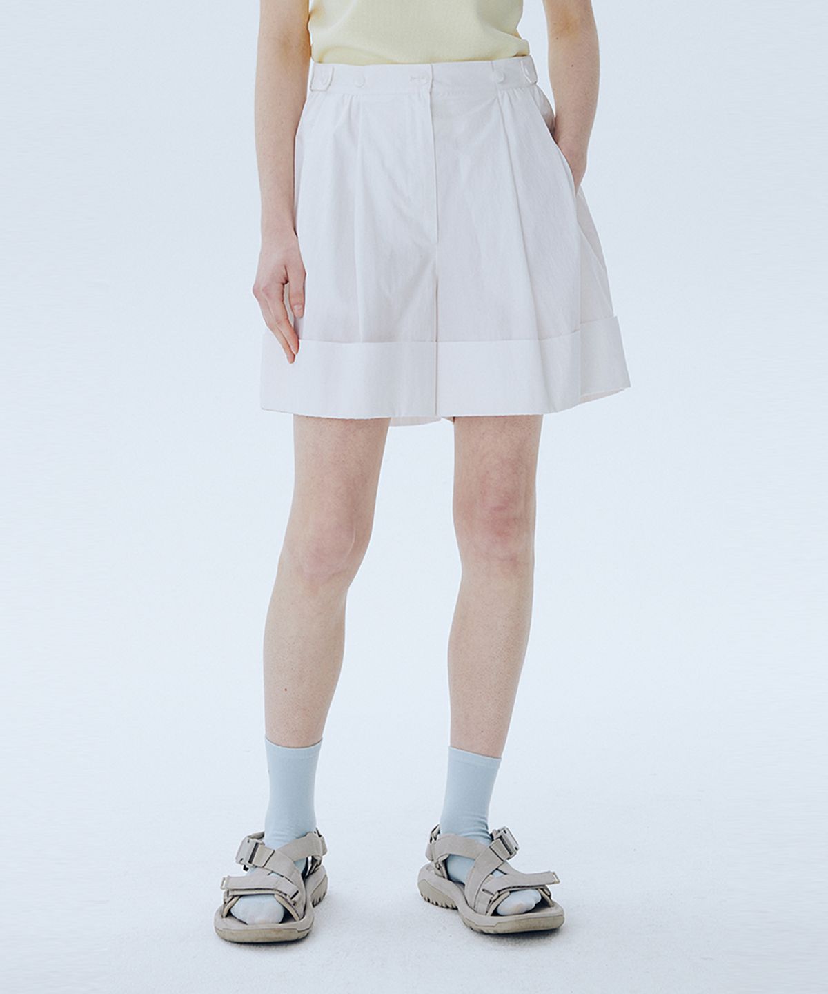 아위(AHWE) Tucked Shorts_WHITE