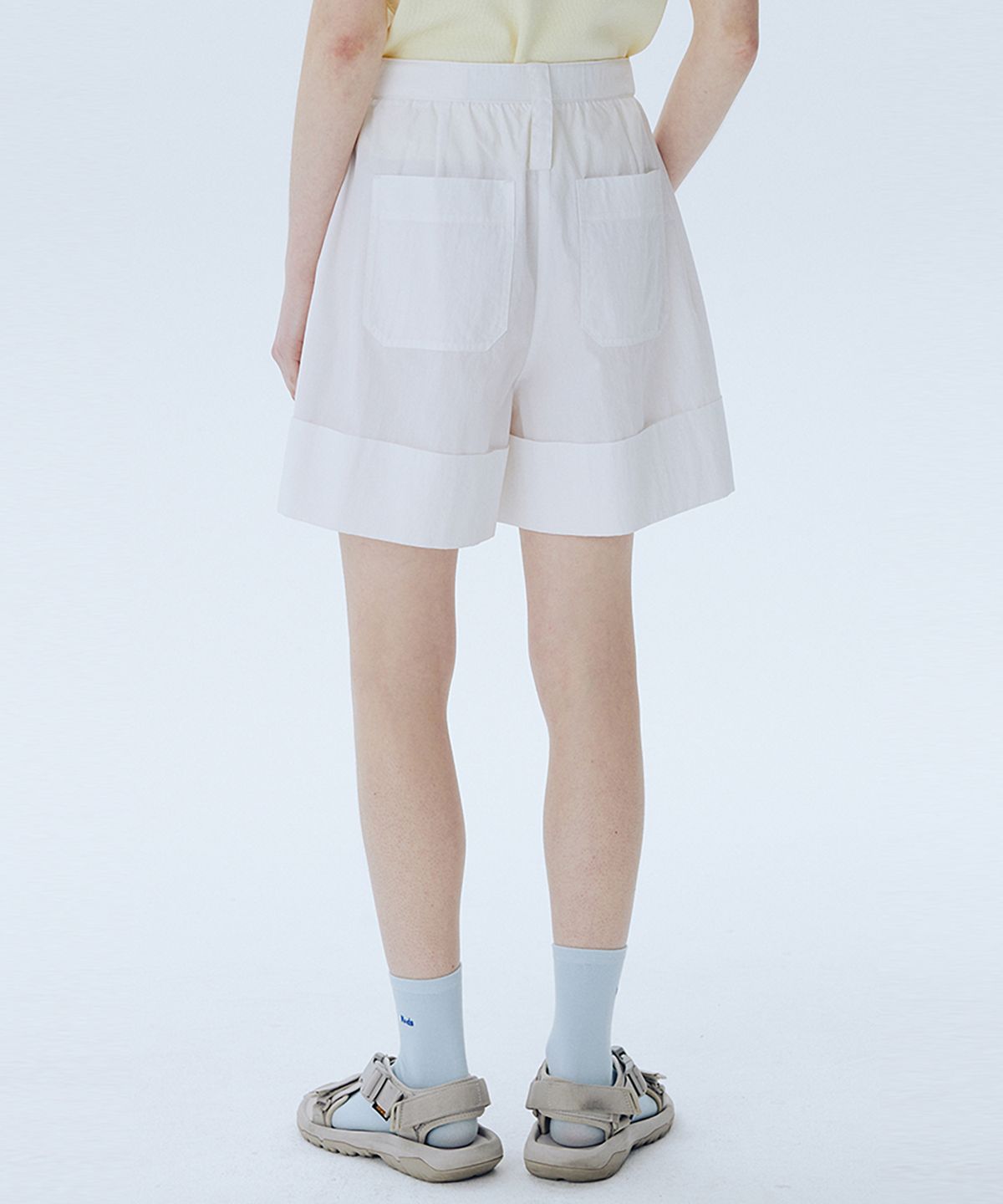 아위(AHWE) Tucked Shorts_WHITE
