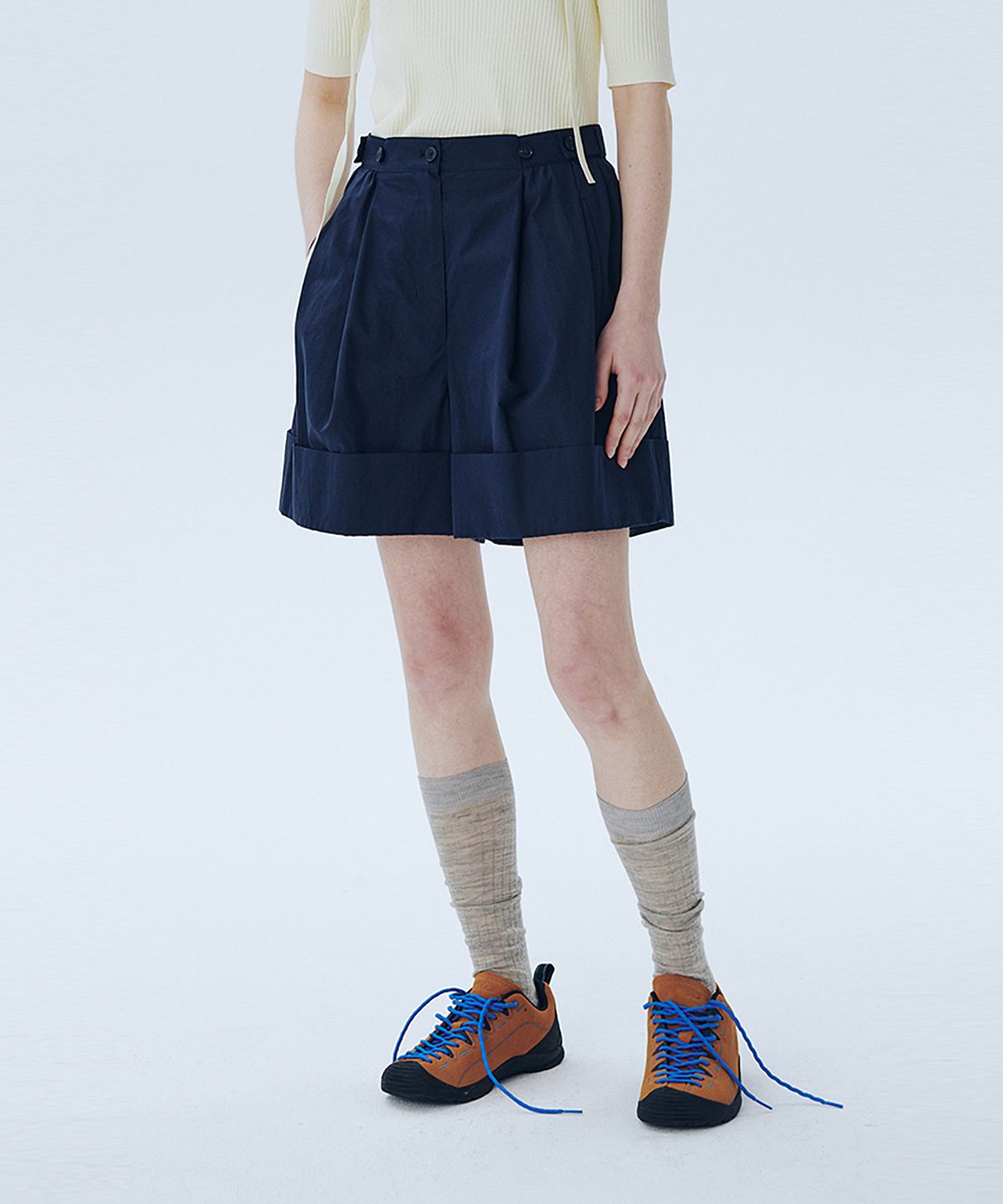 아위(AHWE) Tucked Shorts_NAVY