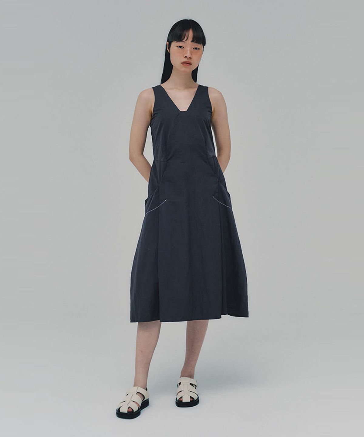아위(AHWE) Stitched Nylon Dress_CHARCOAL