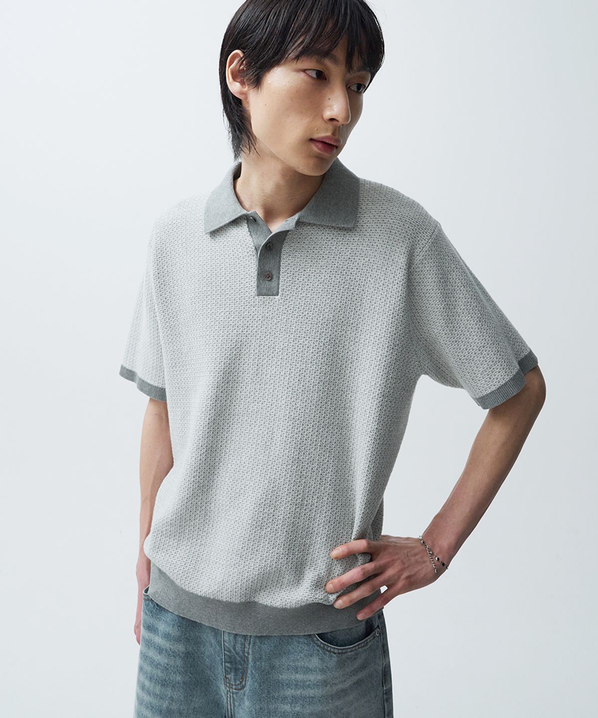 인템포무드(INTEMPOMOOD) 엠보 투 톤 칼라 니트 : 2컬러