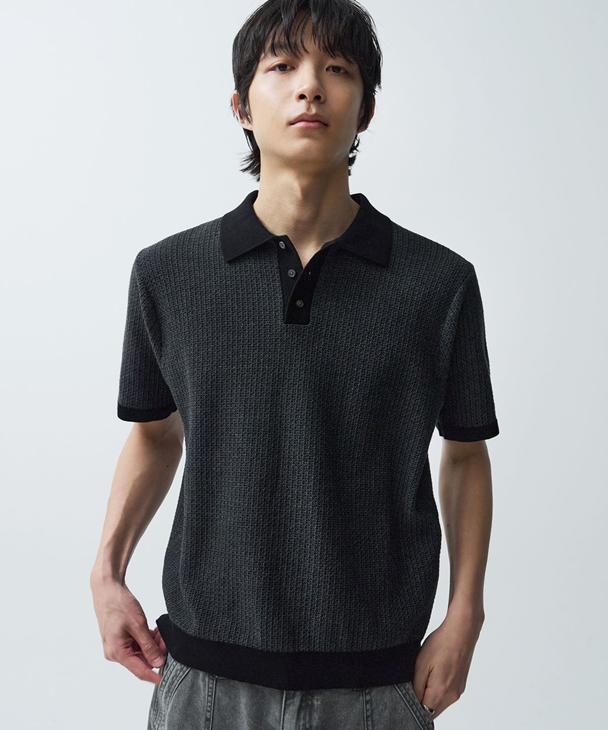 인템포무드(INTEMPOMOOD) 엠보 투 톤 칼라 니트 : 2컬러