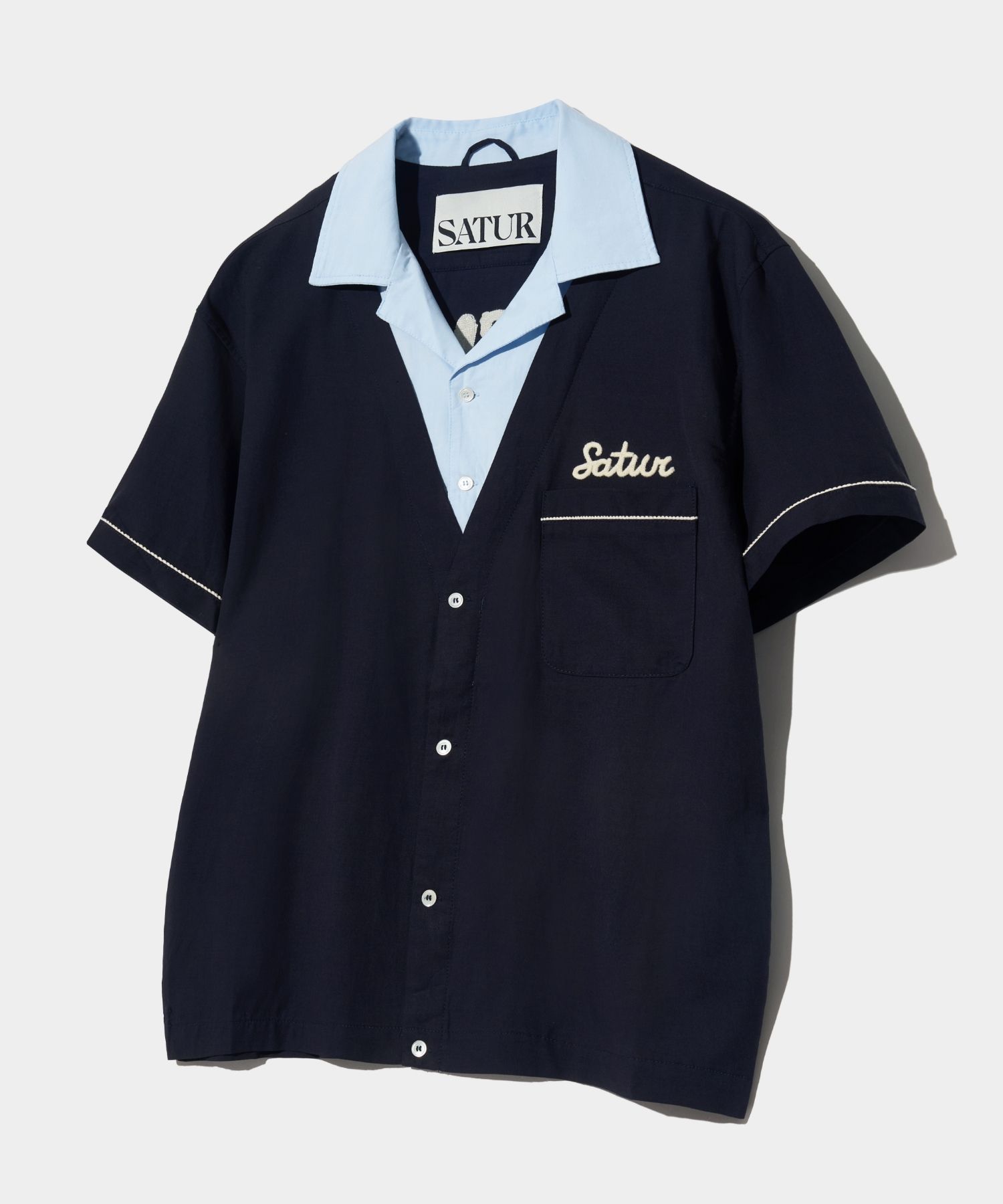 【SATUR】 (W) Bon Voyage Raw-Cut Applique T-Shirt /追跡付 SATUR | 세터 | 본 보야지 로우컷 아플리케 반팔 티셔츠 딥 그린