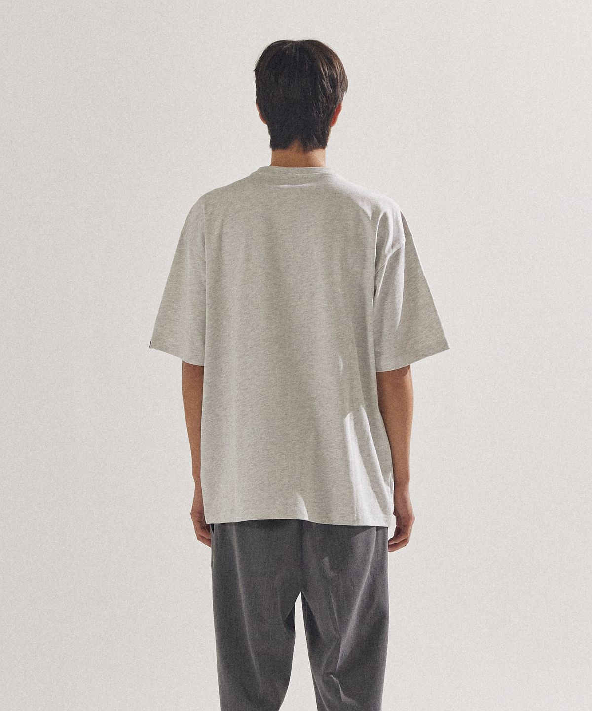 팔랩(PALAP) 남여공용 에센셜 소매 포인트 오버핏 반팔 티셔츠_PL24S5TS007_MGR