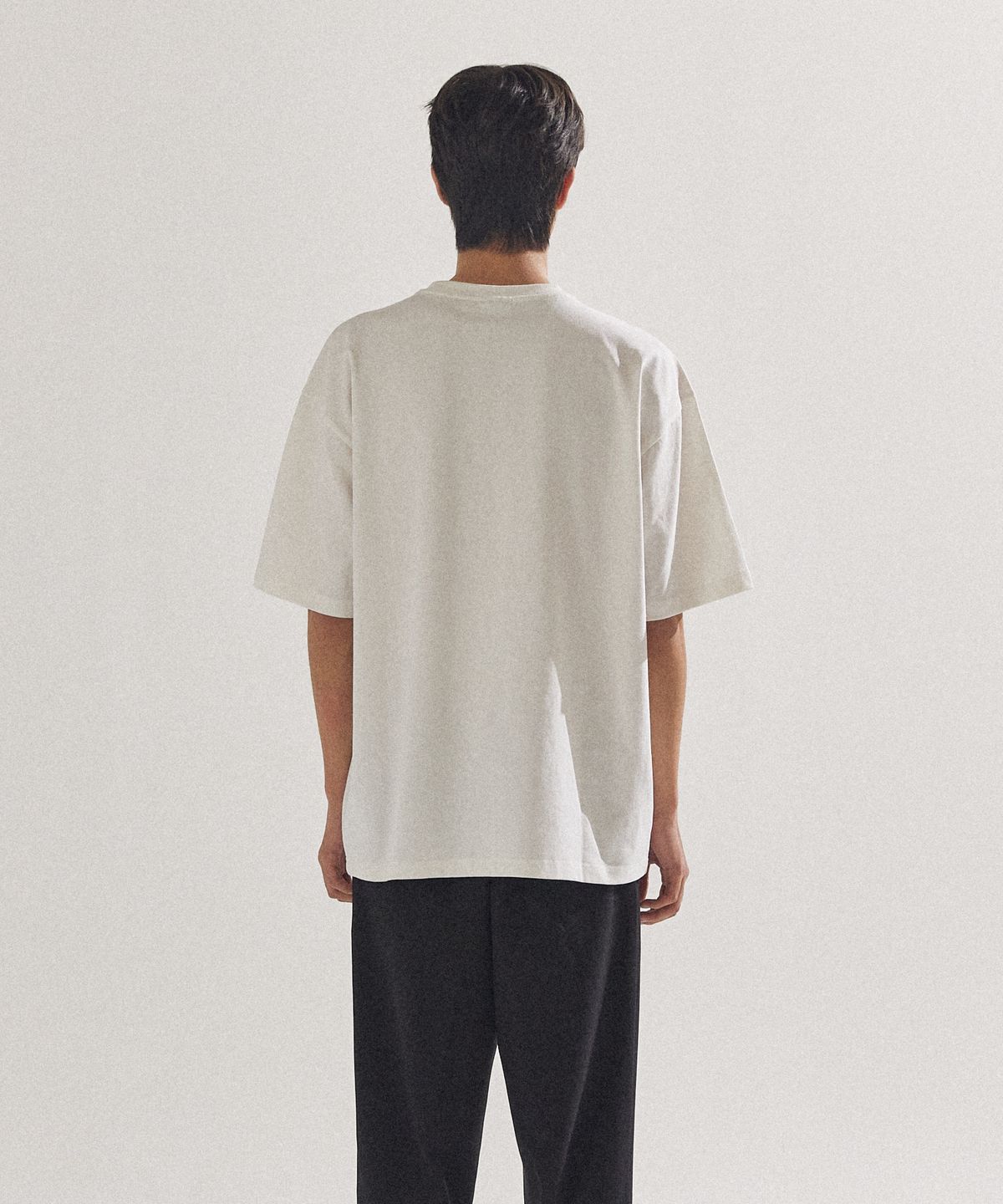 팔랩(PALAP) 남여공용 바코드로고 포켓포인트 오버핏 반팔 티셔츠_PL24S5TS008_WT