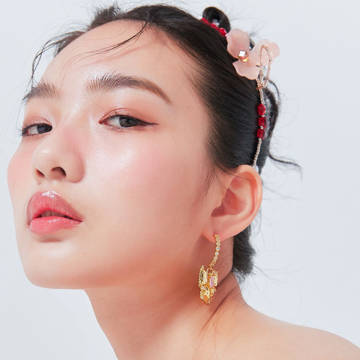 러뷰이(LOVUEE) 스파이크 리본 귀걸이