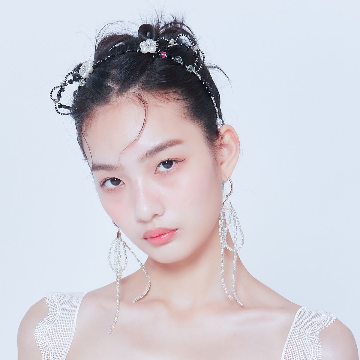 러뷰이(LOVUEE) 스파클링 리본 귀걸이