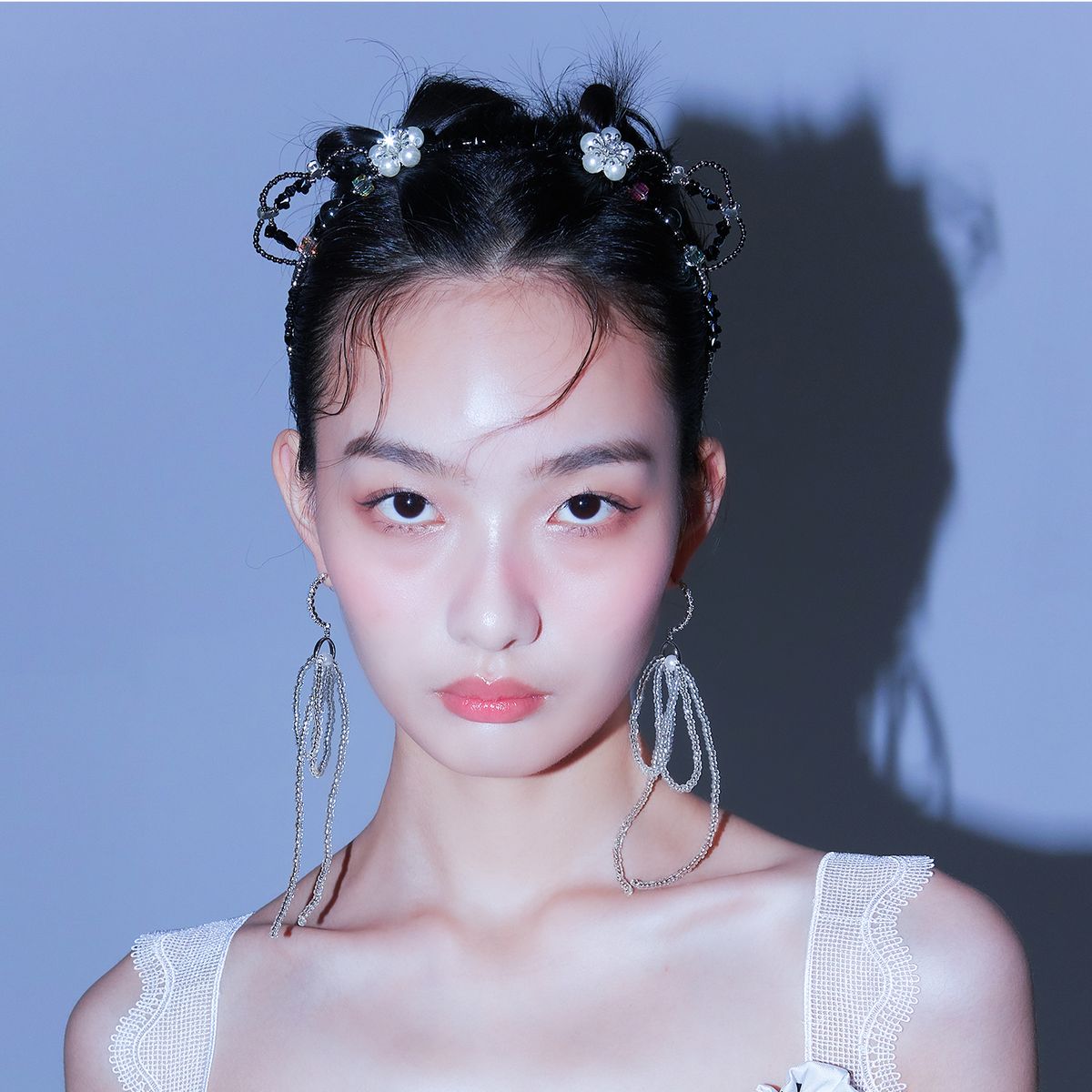 러뷰이(LOVUEE) 스파클링 리본 귀걸이