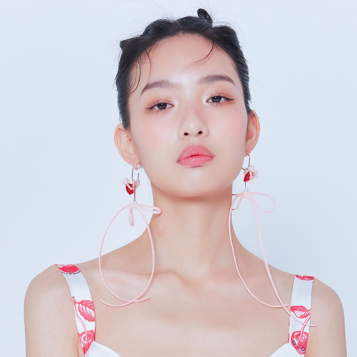 러뷰이(LOVUEE) 블룸 엔젤 하트 귀걸이