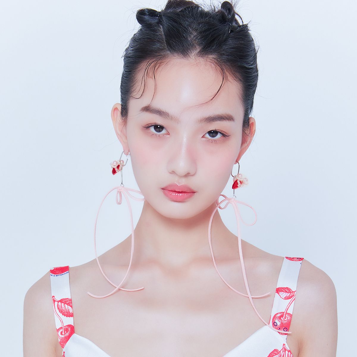 러뷰이(LOVUEE) 블룸 엔젤 하트 귀걸이