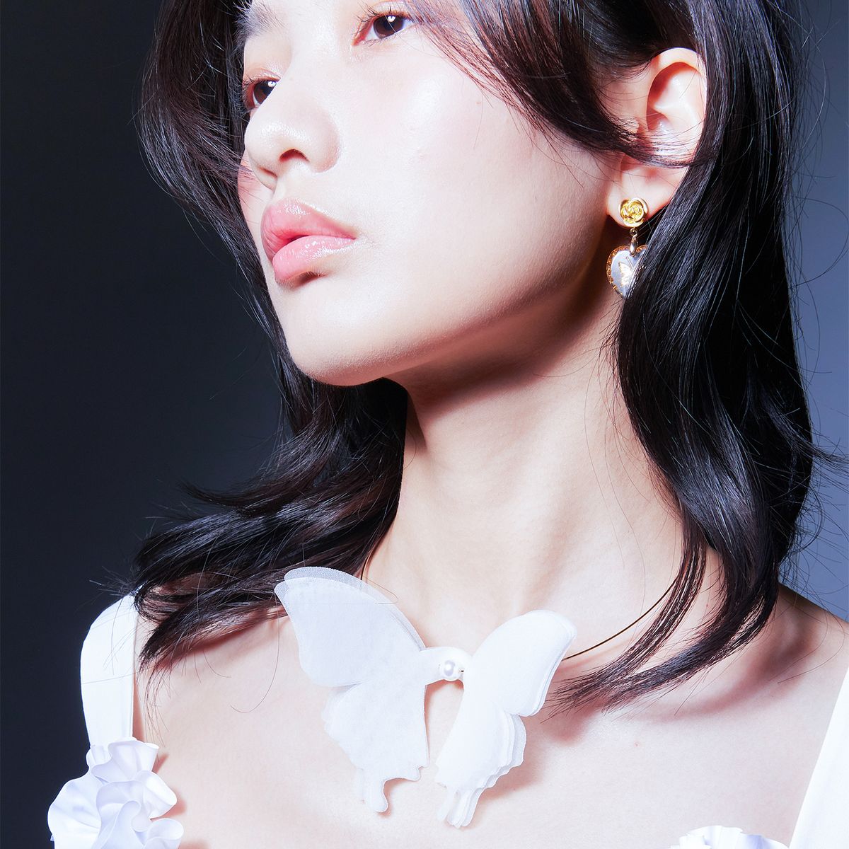 러뷰이(LOVUEE) 화이트 나비 초커