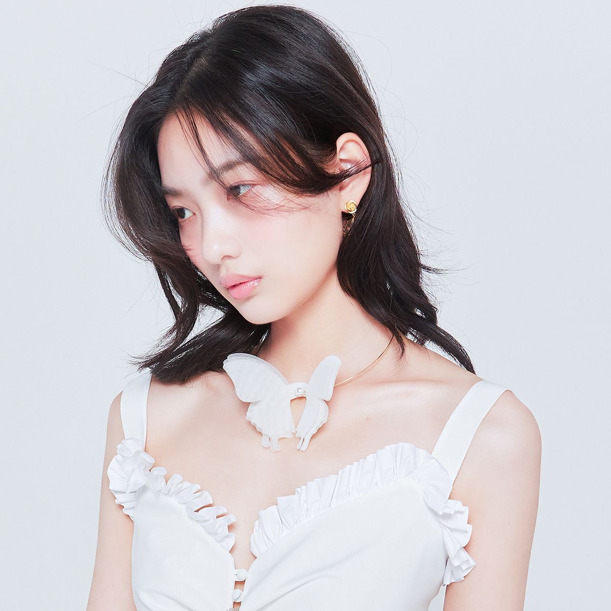 러뷰이(LOVUEE) 화이트 나비 초커