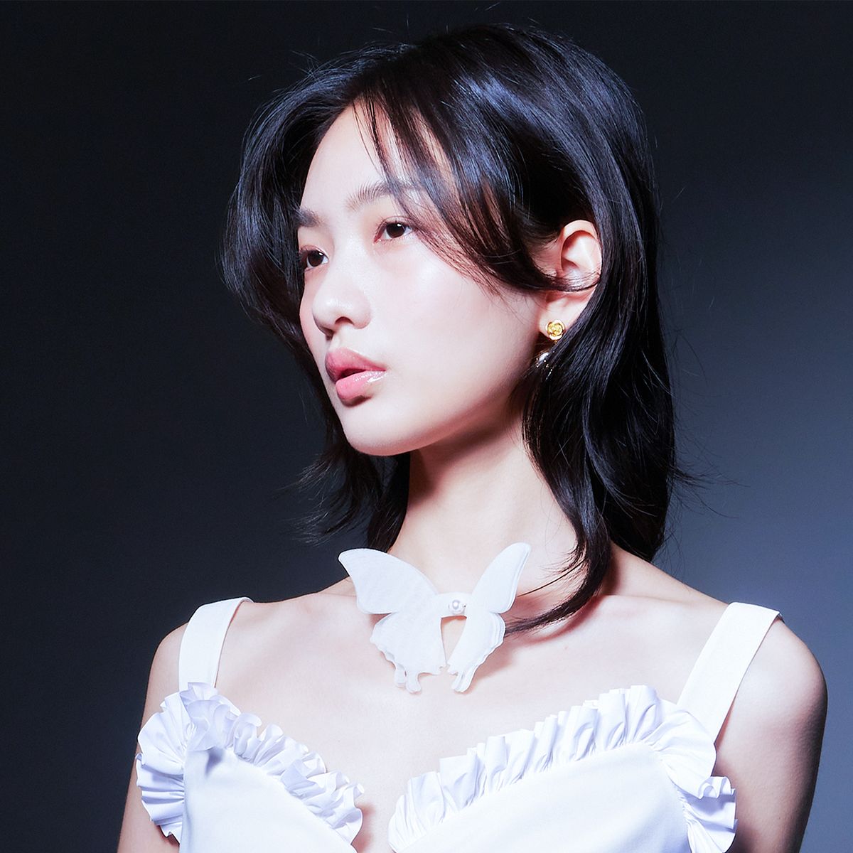 러뷰이(LOVUEE) 화이트 나비 초커