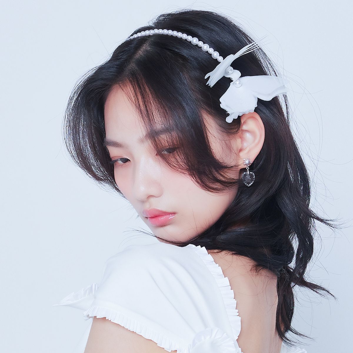 러뷰이(LOVUEE) 흰 나비 헤어밴드