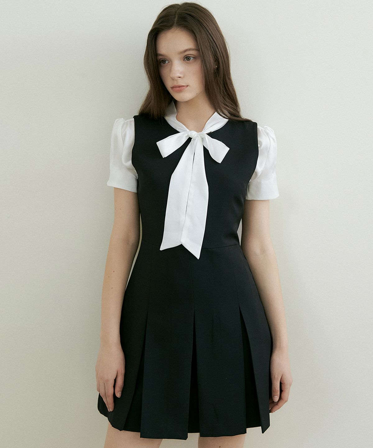 리올그(REORG) FRA SUMMER PLEATS SLEEVELESS MINI OPS BLACK