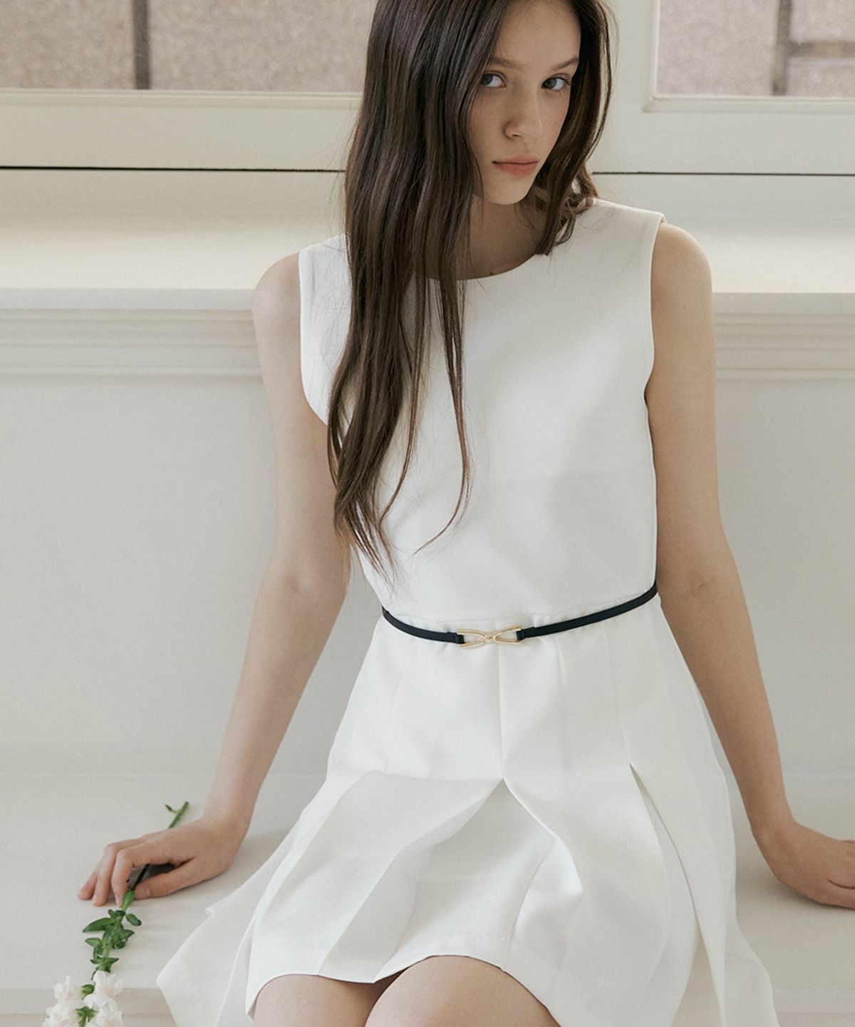 리올그(REORG) FRA SUMMER PLEATS SLEEVELESS MINI OPS WHITE