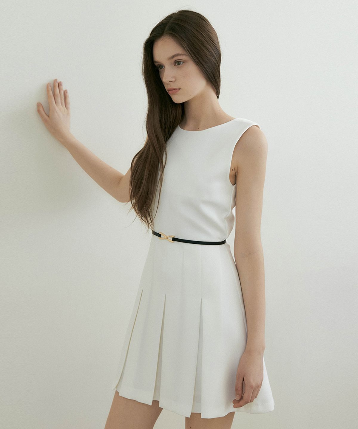 리올그(REORG) FRA SUMMER PLEATS SLEEVELESS MINI OPS WHITE