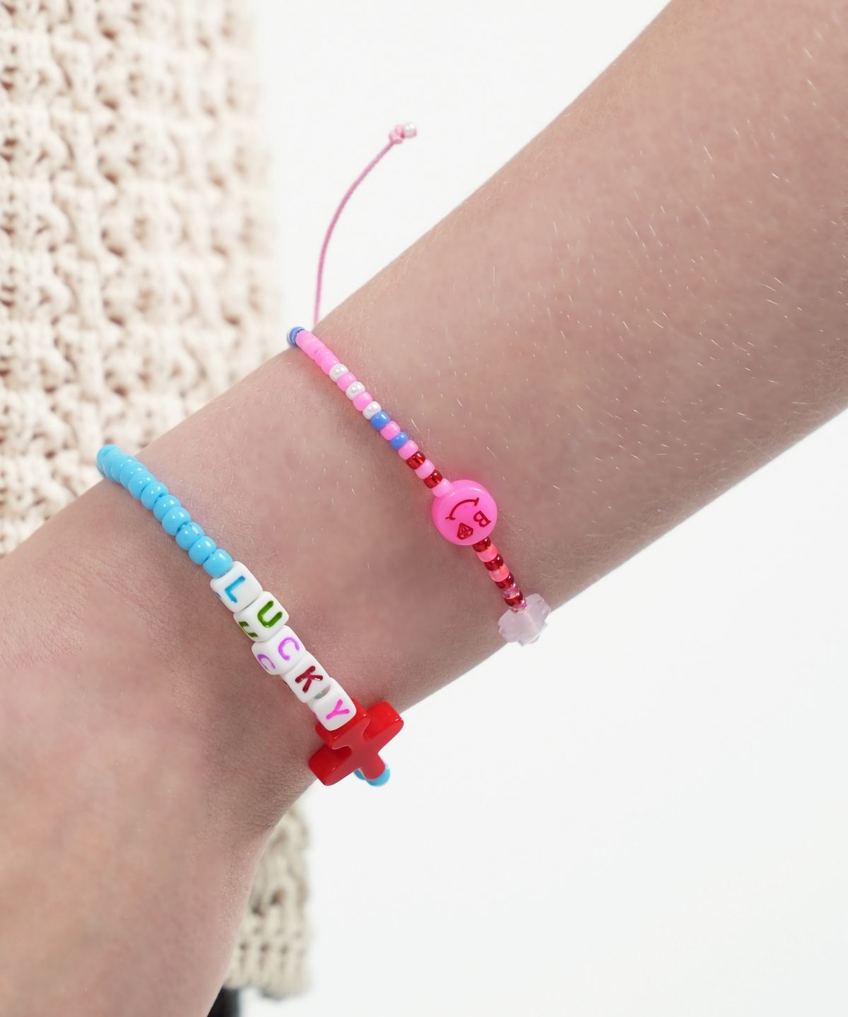 봉보(BONBEAU) Kitsch motives charm beads knot Bracelet 키치 스마일 곰돌이 참 비즈 실팔찌 매듭팔찌