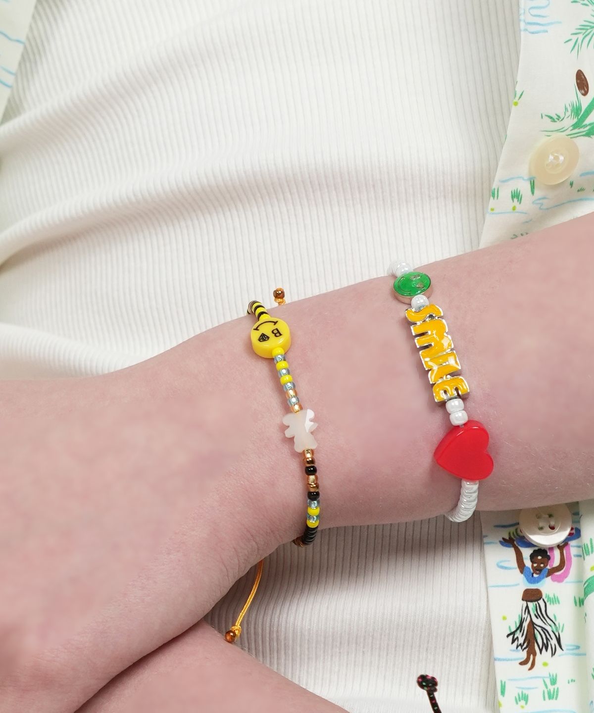 봉보(BONBEAU) Kitsch motives charm beads knot Bracelet 키치 스마일 곰돌이 참 비즈 실팔찌 매듭팔찌