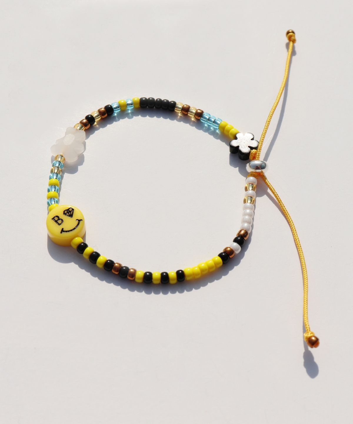 봉보(BONBEAU) Kitsch motives charm beads knot Bracelet 키치 스마일 곰돌이 참 비즈 실팔찌 매듭팔찌