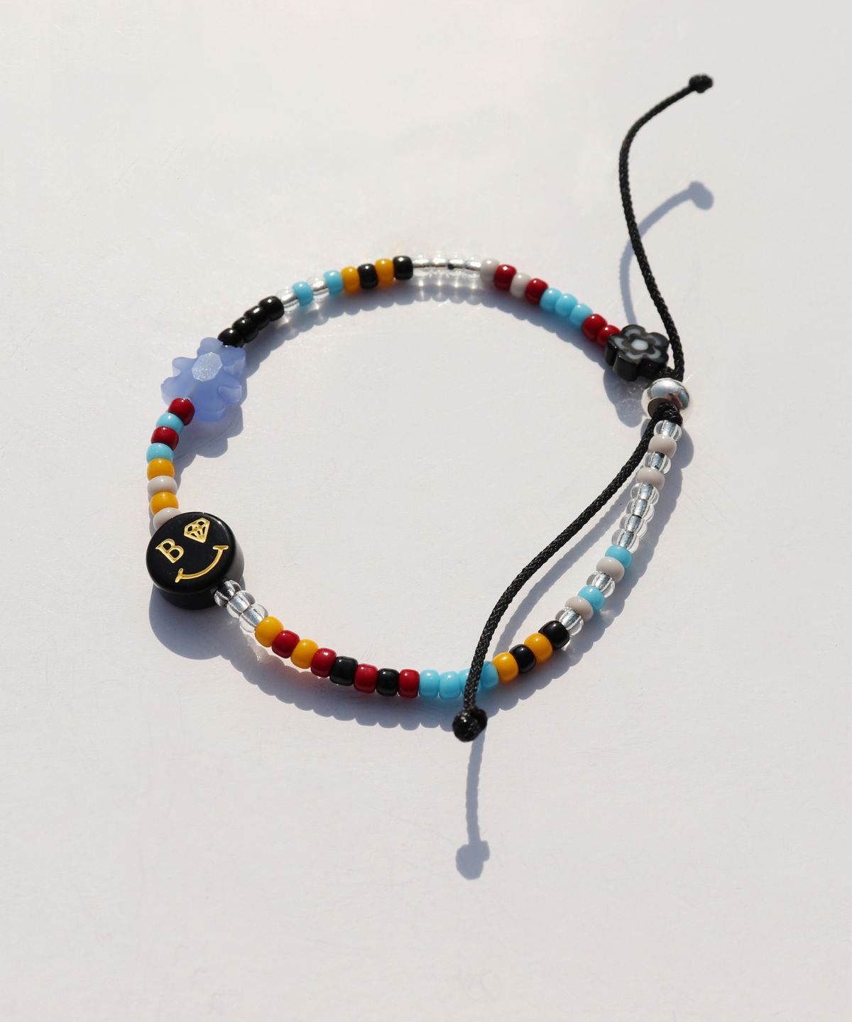 봉보(BONBEAU) Kitsch motives charm beads knot Bracelet 키치 스마일 곰돌이 참 비즈 실팔찌 매듭팔찌