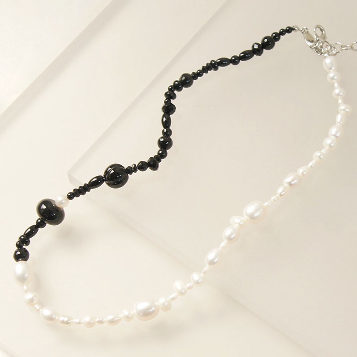 트레쥬(TREAJU) Black  White Combination necklace