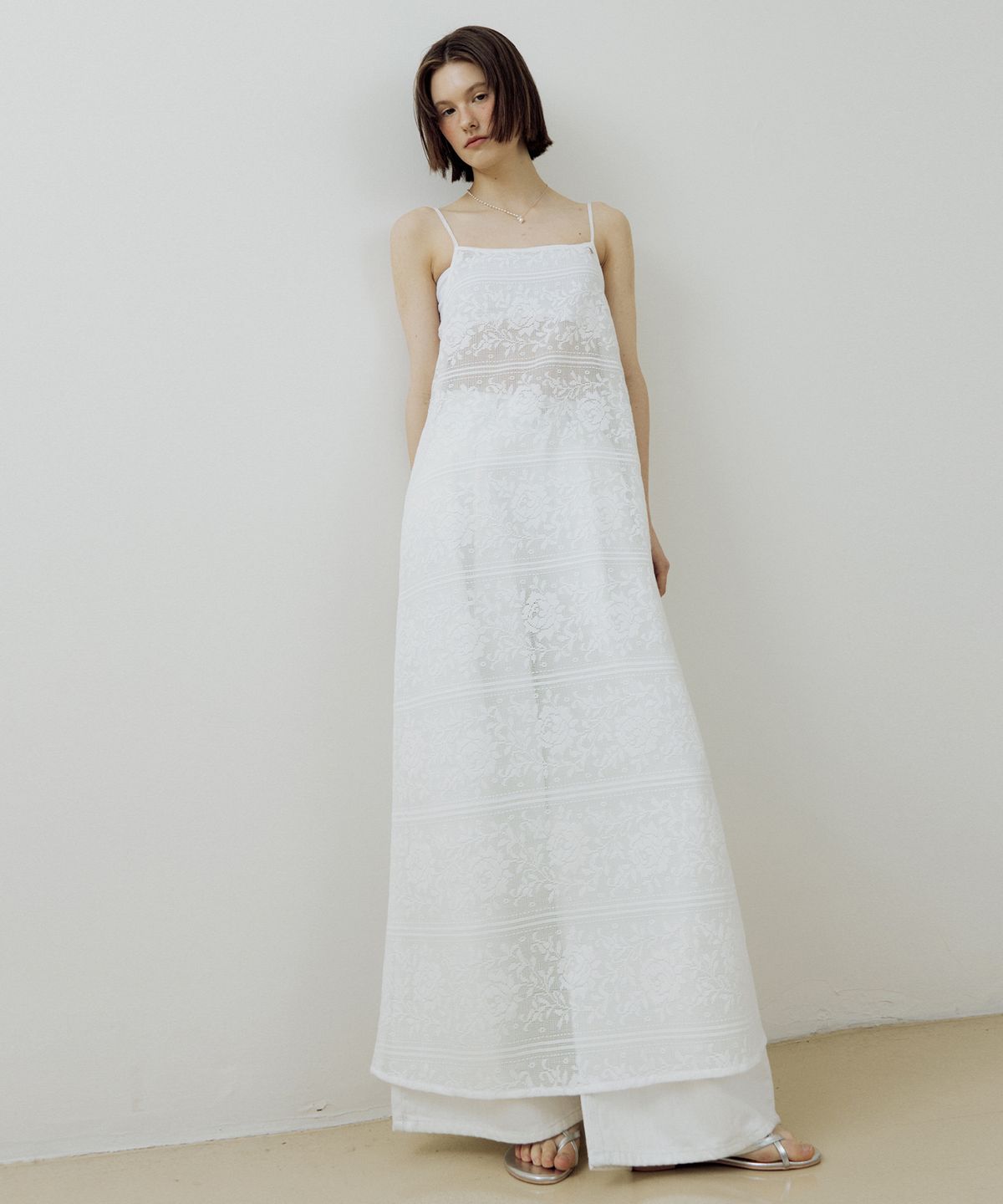 루시르주(LUCIR ZU) Puree Lace Sleeveless One-piece (white)