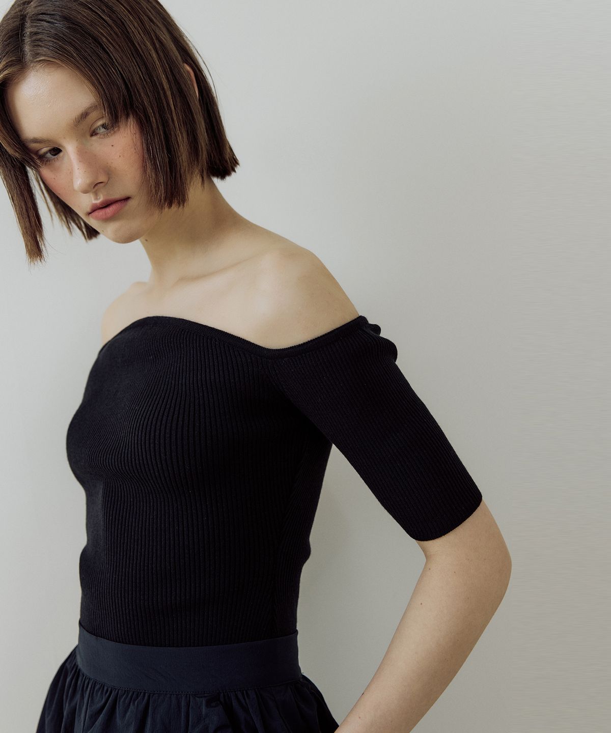 루시르주(LUCIR ZU) Upper Lips Knit (black)