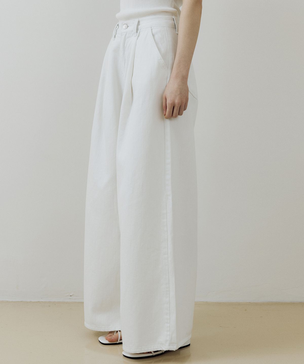 루시르주(LUCIR ZU) Pin tuck Ecru Denim Pants (white)