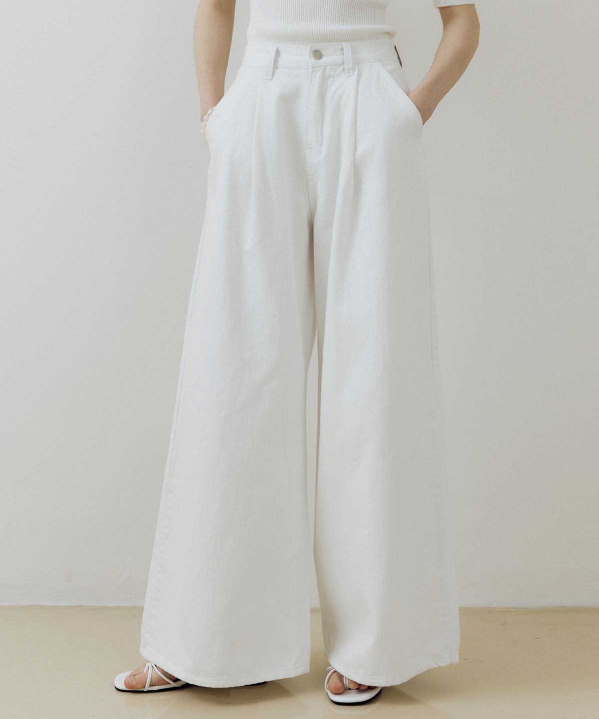 루시르주(LUCIR ZU) Pin tuck Ecru Denim Pants (white)