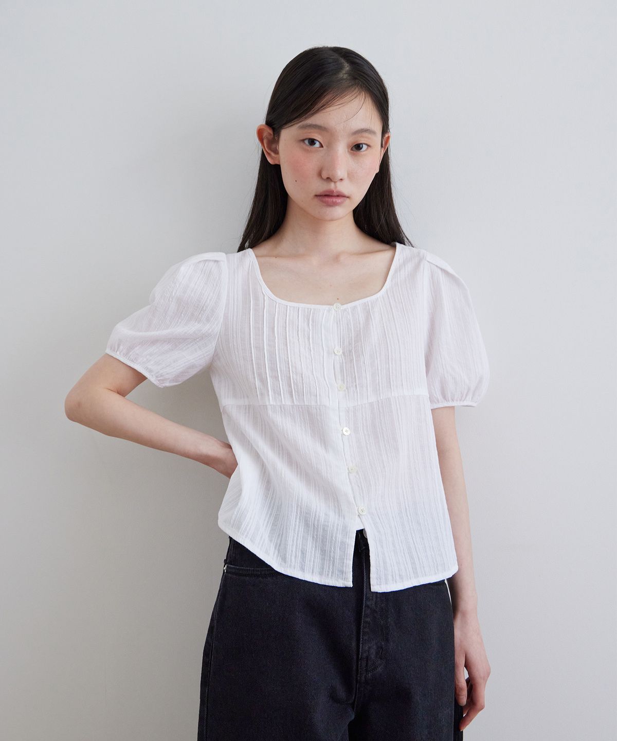 스텝어라운드(STEP AROUND) Tuck detail puff blouse_WHITE