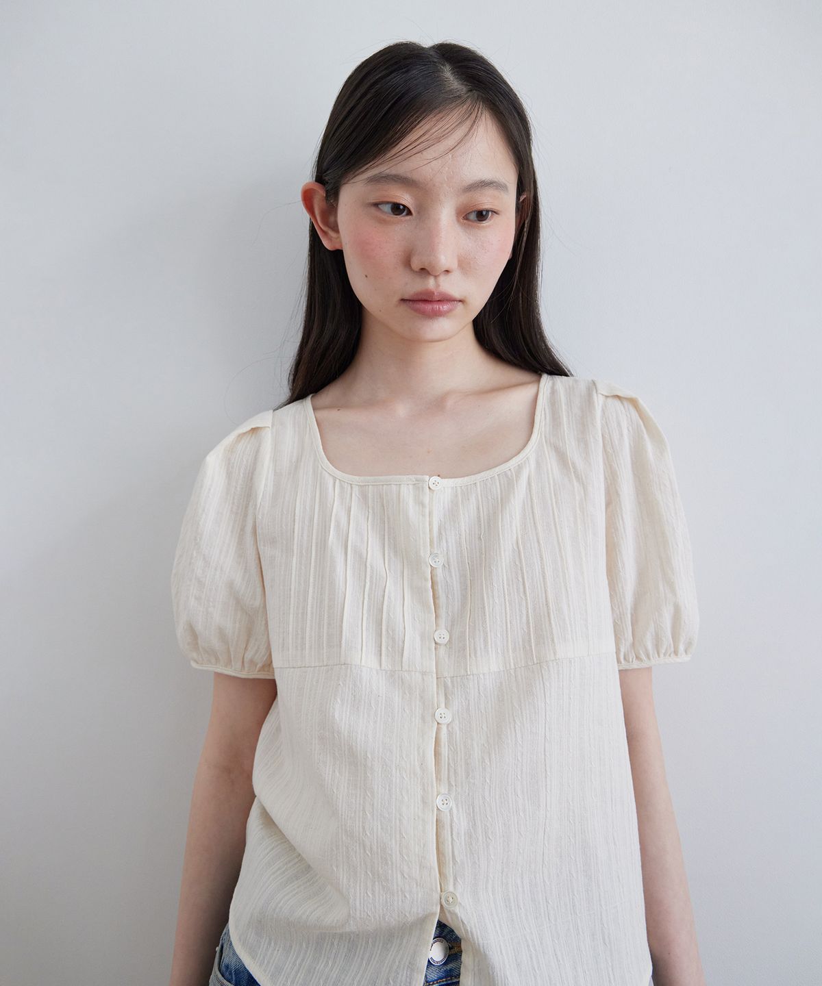 스텝어라운드(STEP AROUND) Tuck detail puff blouse_BEIGE