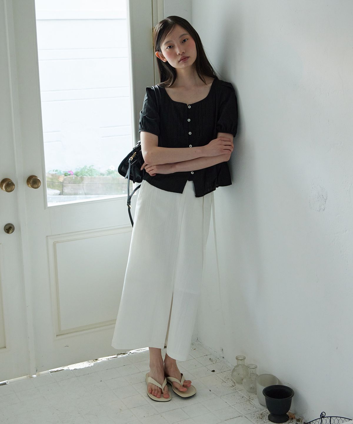 스텝어라운드(STEP AROUND) Tuck detail puff blouse_BLACK