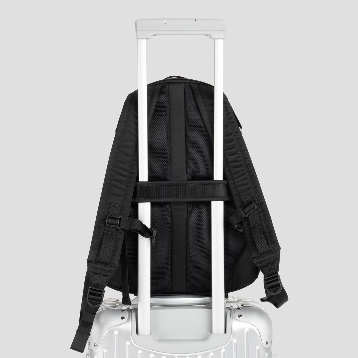 티알브이알(TRVR) Staple Travel Daypack Black