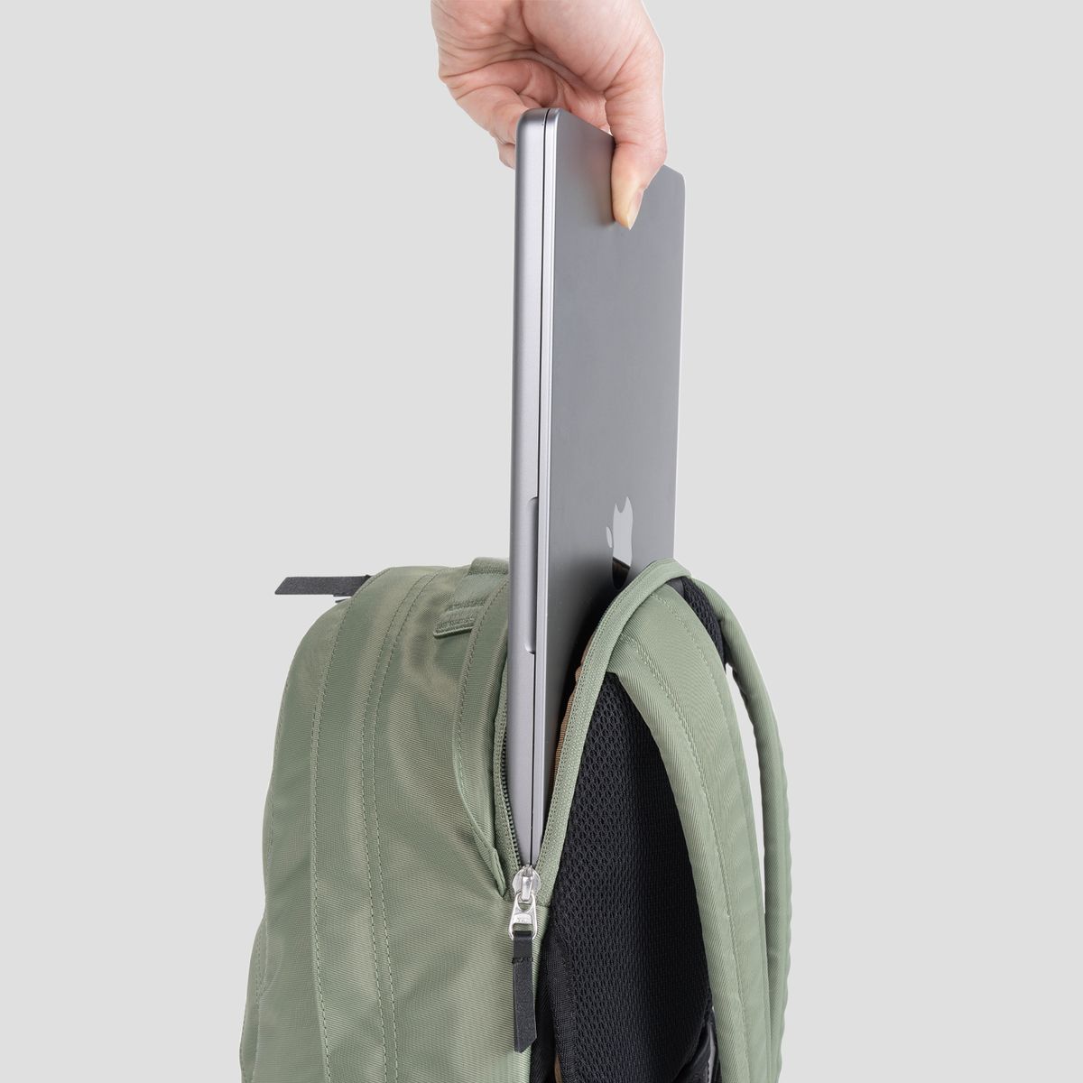 티알브이알(TRVR) Staple Travel Daypack Olive