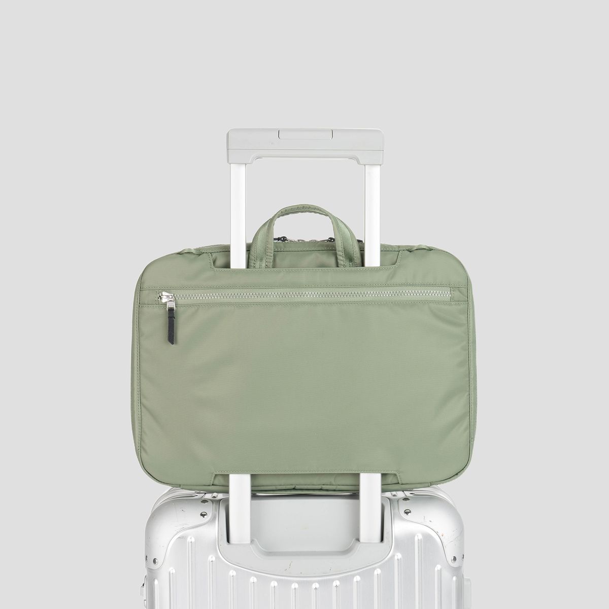 티알브이알(TRVR) Staple Travel Commute Brief Olive